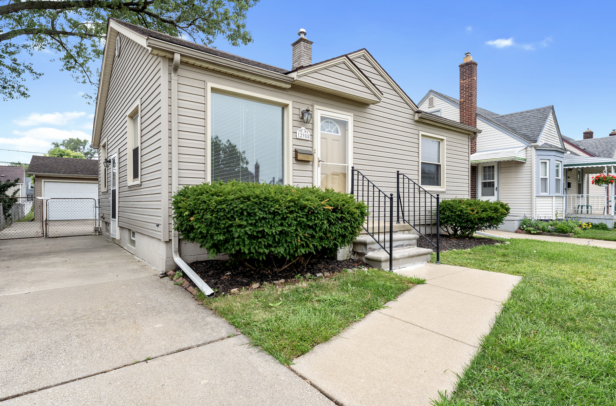 12985 Walnut St.